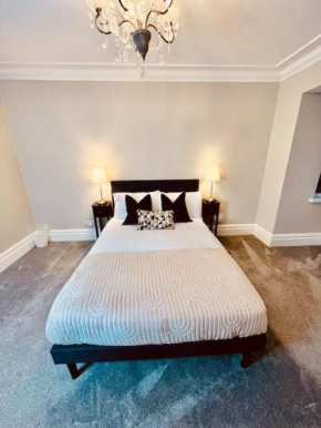Thorpe Bay Southend - Sleeps 7 Guests - Long Term Stays I Business - Contractors - Families